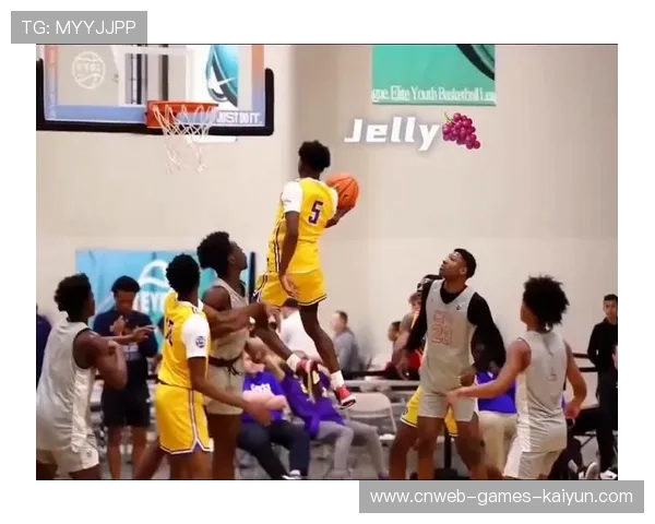 篮球场上的尴尬瞬间：抢断炫技失败引发的唏嘘与反思