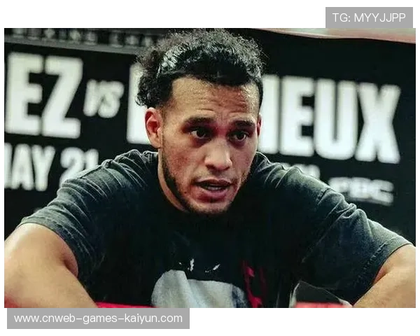 本纳维德兹备战态度严谨,引教练频频称赞 本纳维德兹备战态度严谨,引教练频频称赞